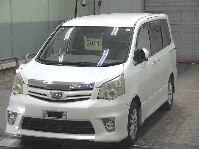 TOYOTA NOAH 2012