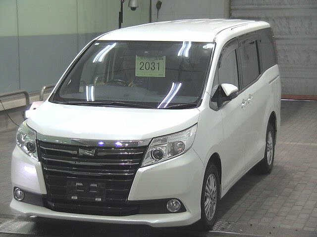 TOYOTA NOAH 2014