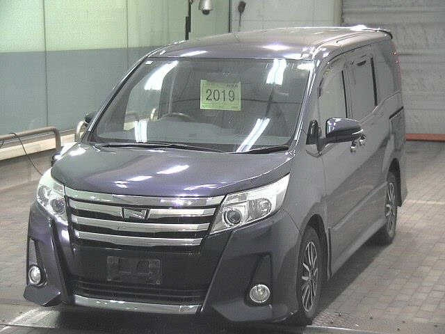TOYOTA NOAH 2015