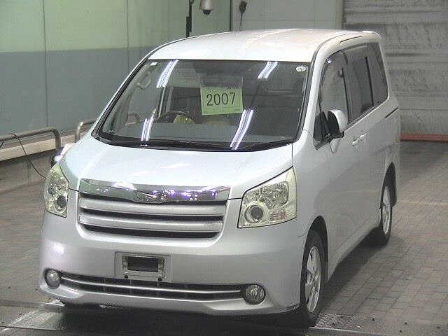 TOYOTA NOAH 2008