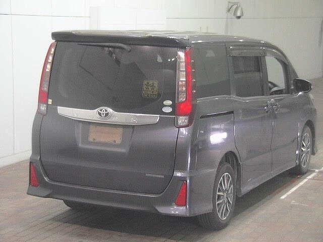 TOYOTA NOAH 2015