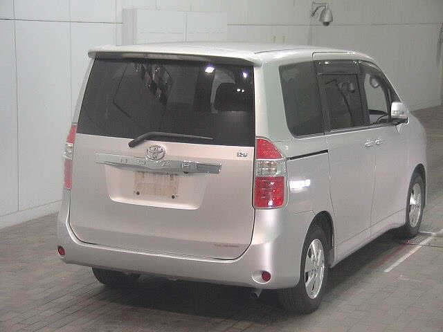 TOYOTA NOAH 2008