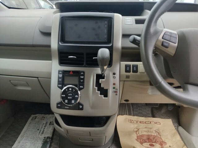TOYOTA NOAH 2012