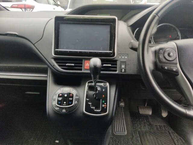 TOYOTA NOAH 2015