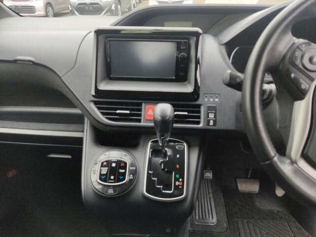 TOYOTA NOAH 2014
