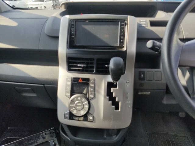 TOYOTA NOAH 2008