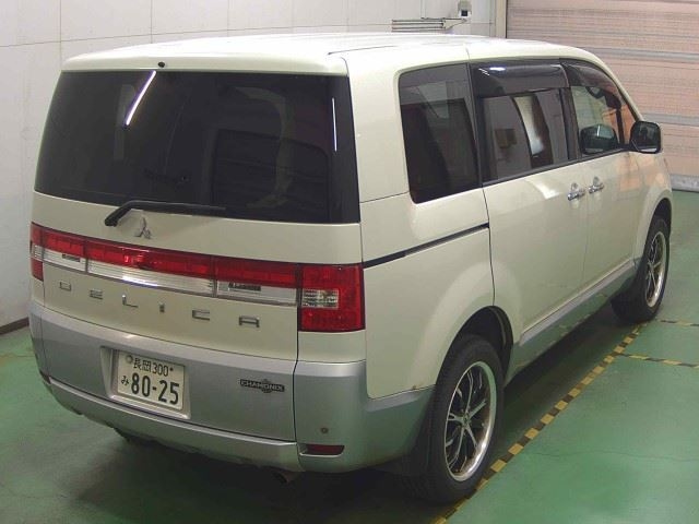 MITSUBISHI DELICA D5 2010