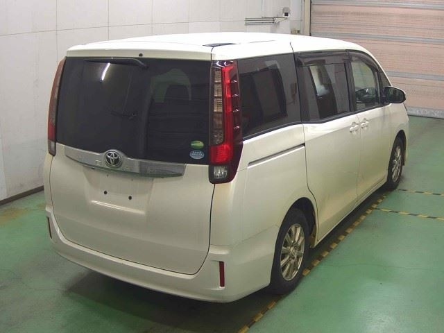 TOYOTA NOAH 2016