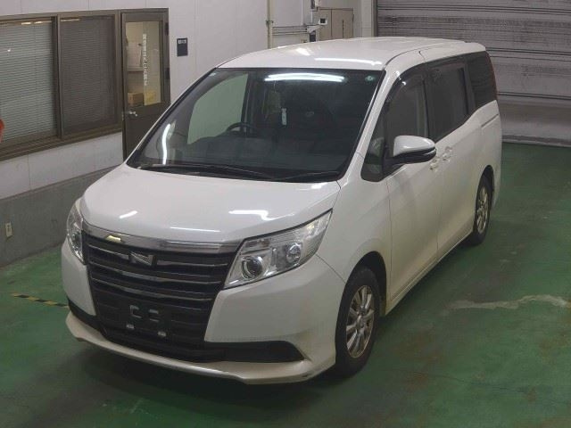 TOYOTA NOAH 2016