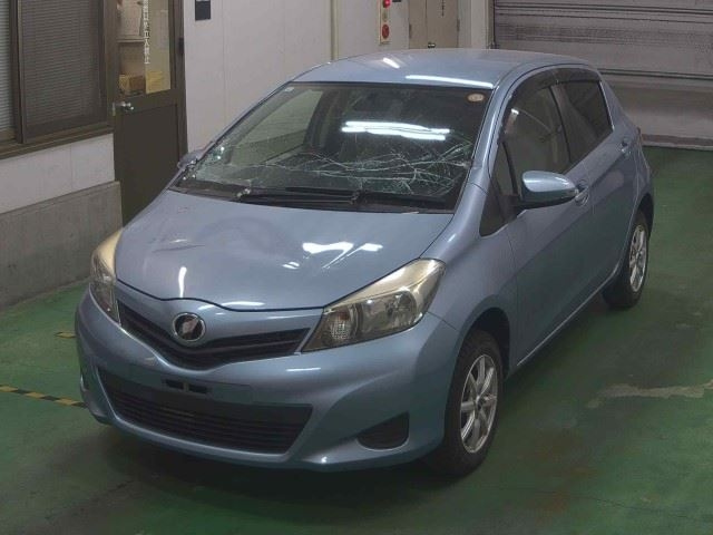 TOYOTA VITZ 2013