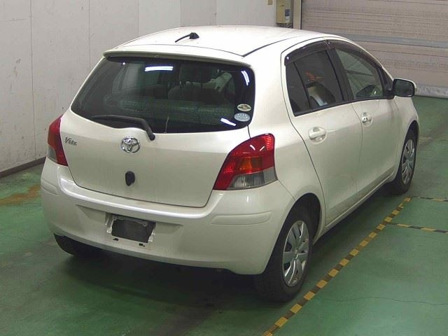 TOYOTA VITZ 2010