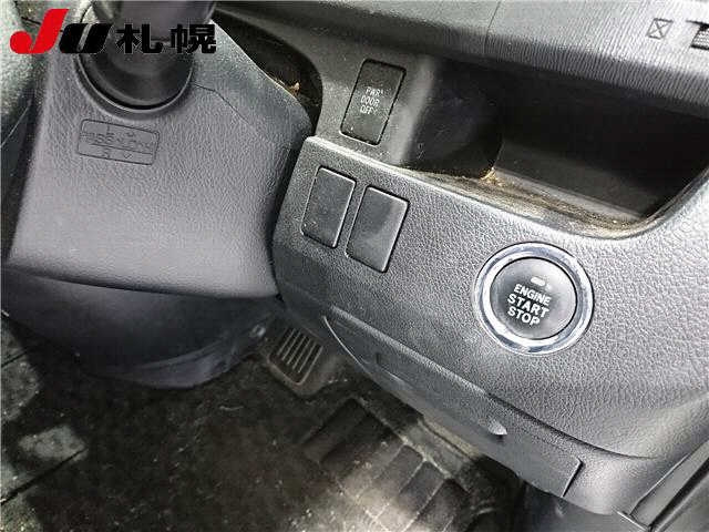 TOYOTA NOAH 2010