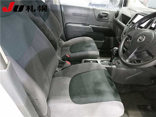 NISSAN AD 2010