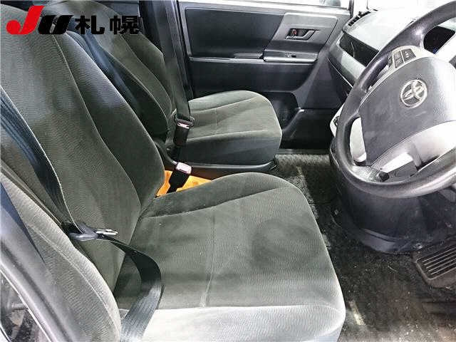 TOYOTA NOAH 2010