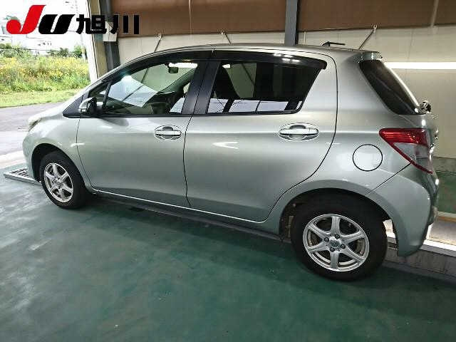 TOYOTA VITZ 2012