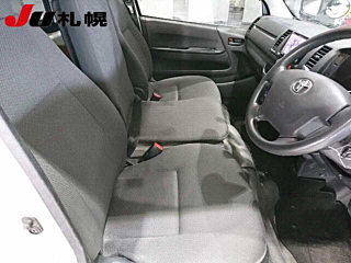 TOYOTA HIACE VAN 2017