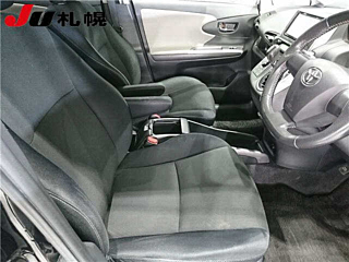 TOYOTA WISH 2011