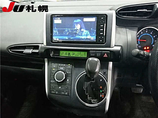 TOYOTA WISH 2011