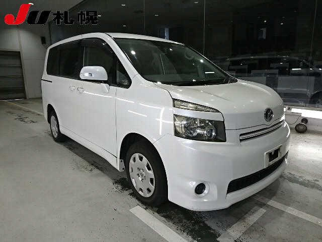 TOYOTA VOXY 2008
