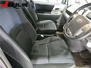 TOYOTA VOXY 2009