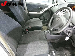 TOYOTA VITZ 2010