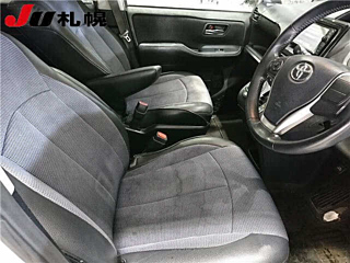 TOYOTA VOXY 2014