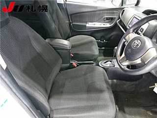TOYOTA VITZ 2015