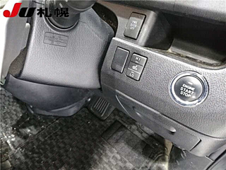 TOYOTA VOXY 2010