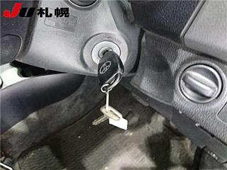TOYOTA VITZ 2015