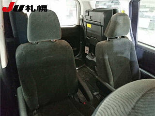 TOYOTA VOXY 2010