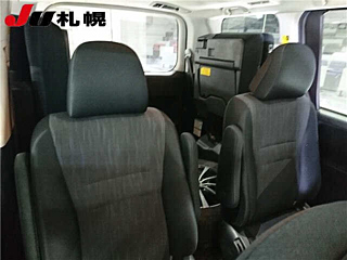 TOYOTA VOXY 2010