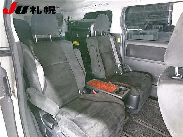 TOYOTA VELLFIRE 2010