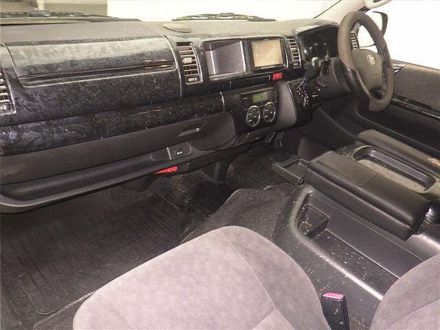 TOYOTA HIACE 2012