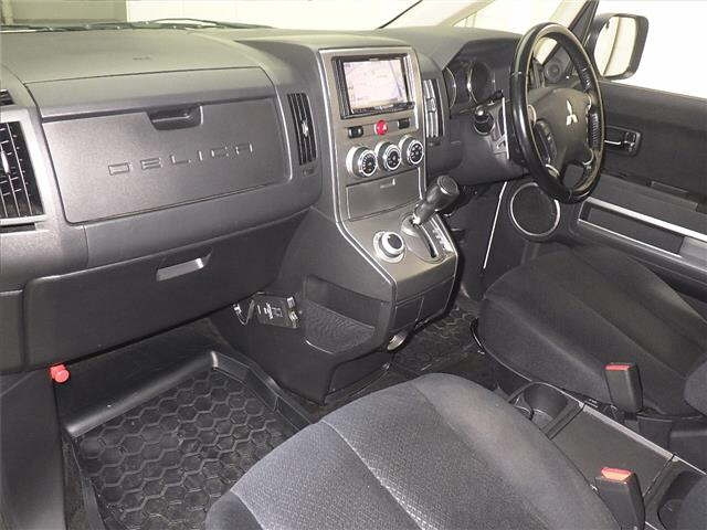 MITSUBISHI DELICA D5 2013