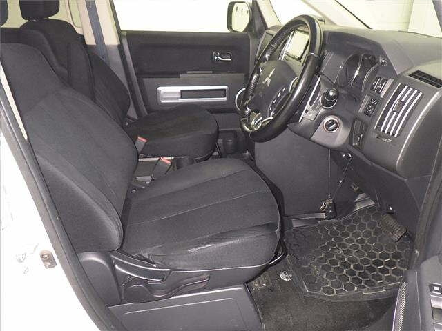 MITSUBISHI DELICA D5 2013