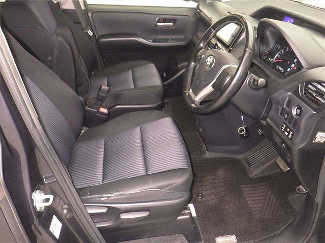 TOYOTA NOAH 2014