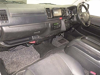 TOYOTA HIACE VAN 2017