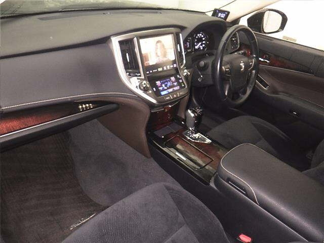 TOYOTA CROWN 2017