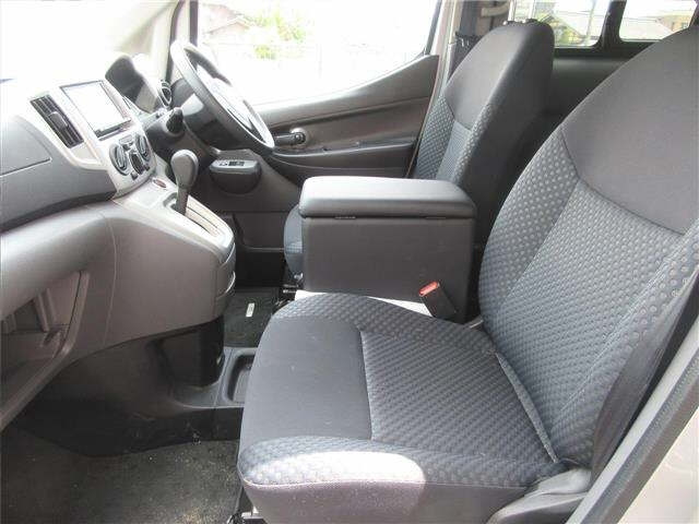 NISSAN NV200 2020