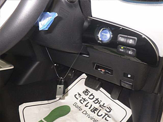 TOYOTA PRIUS 2016