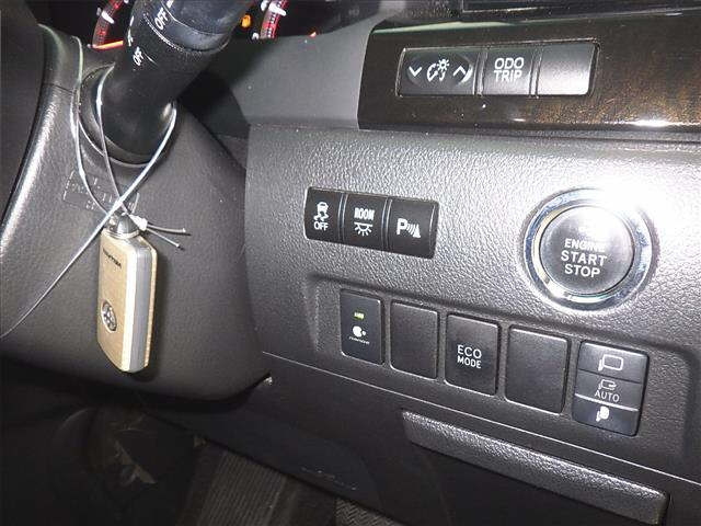 TOYOTA VELLFIRE 2014