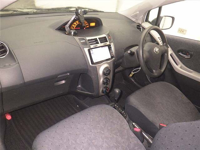 TOYOTA VITZ 2009