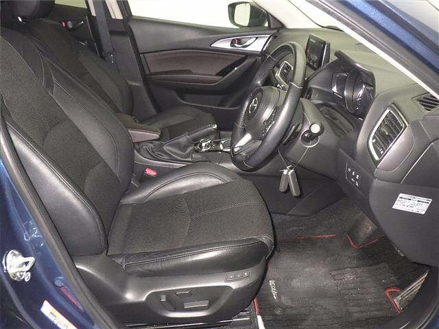 MAZDA AXELA 2017