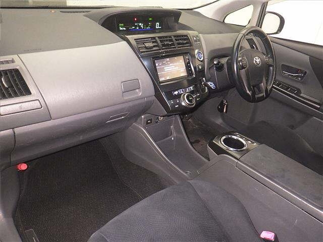 TOYOTA PRIUS ALPHA 2014