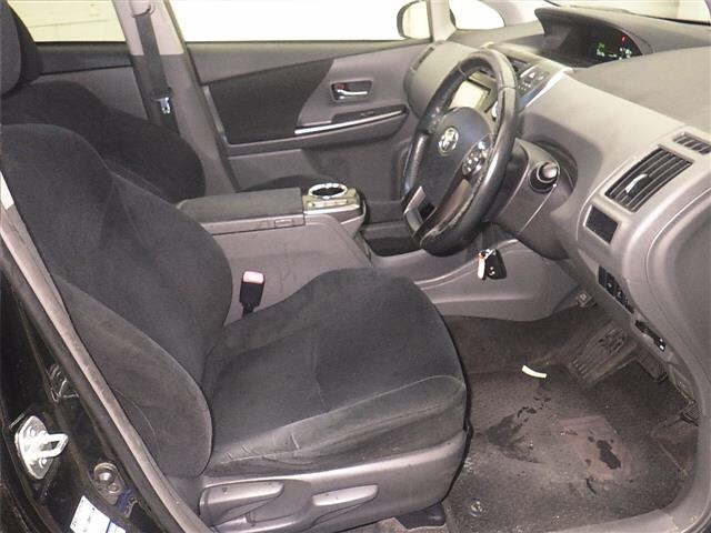 TOYOTA PRIUS ALPHA 2014