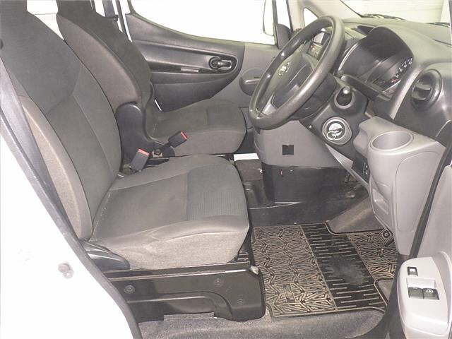 NISSAN NV200 2015