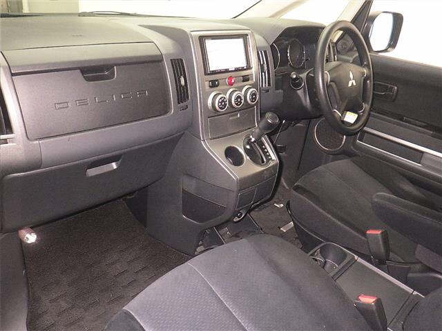 MITSUBISHI DELICA D5 2010