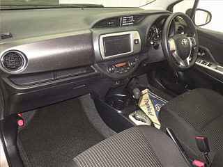 TOYOTA VITZ 2015