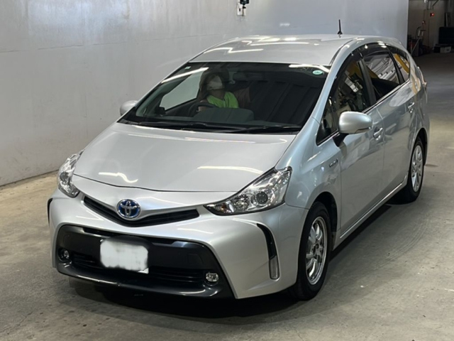 TOYOTA PRIUS ALPHA 2015