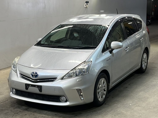 TOYOTA PRIUS ALPHA 2012